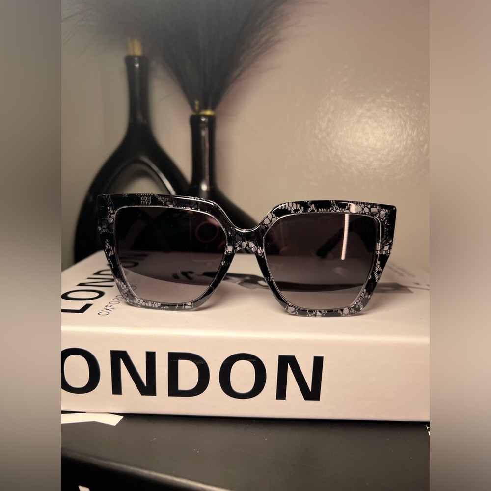 New in Box Dolce & Gabbana Current Season 2024 Oversized Sunglasses (NIB) - Picture 3 of 10